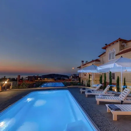 Sea View With Private Pool Close To The Villa